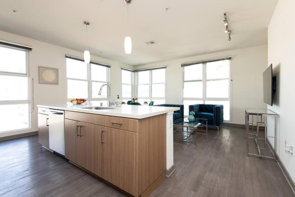 Centrally Located Apartments With Free Parking Glendale Bagian luar foto